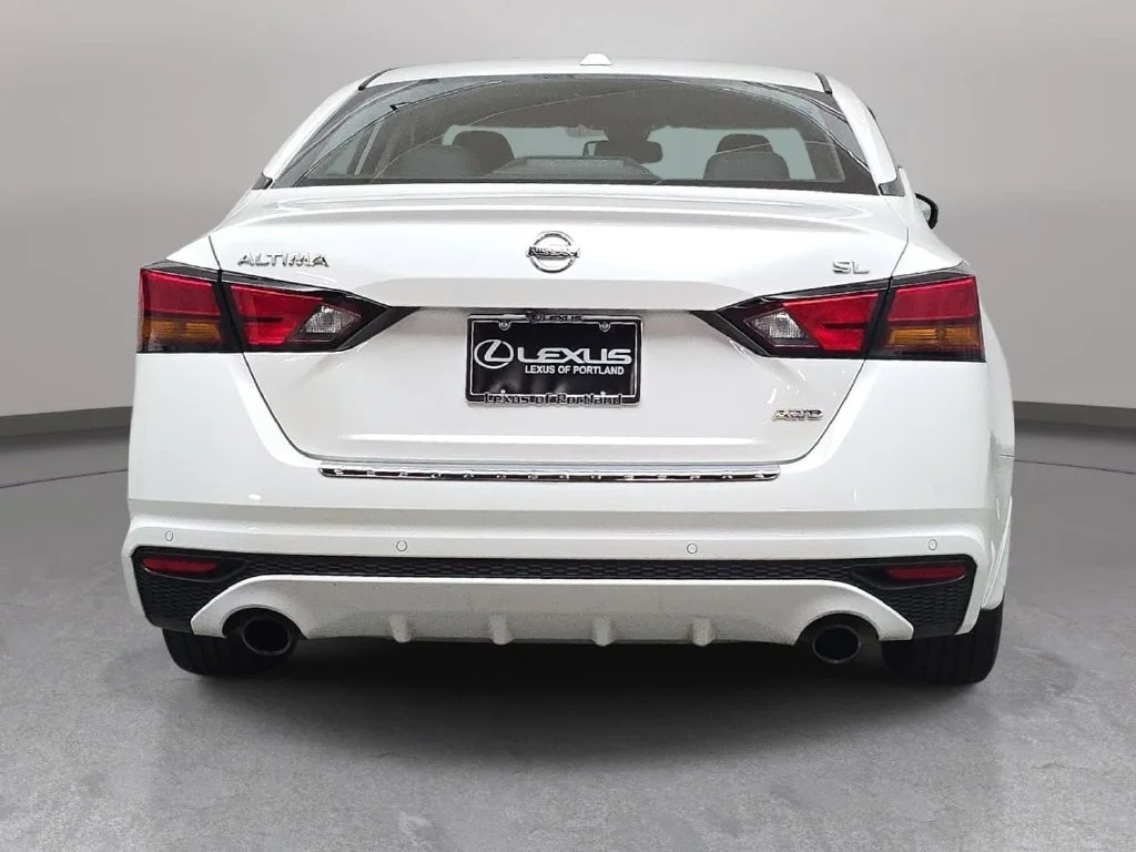 Used 2020 White Nissan 2.5 SL image 7