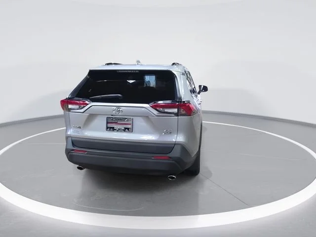 Used 2019 Silver Toyota XLE image 7