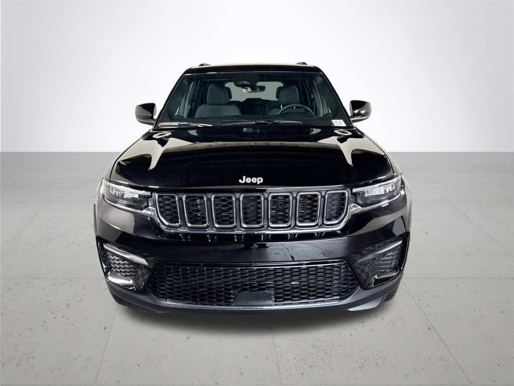 New 2026 Diamond Black Crystal Pearl-Coat Exterior Paint Jeep Laredo X image 3