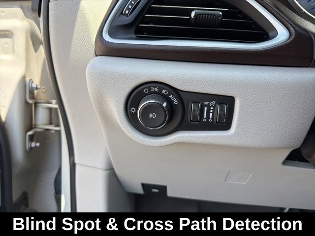 Used 2017 White Chrysler Touring L image 20