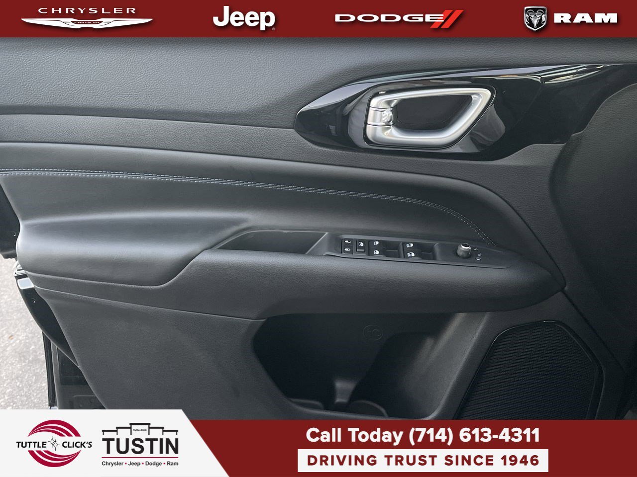 New 2026 Diamond Black Crystal Pearlcoat Jeep Latitude image 20