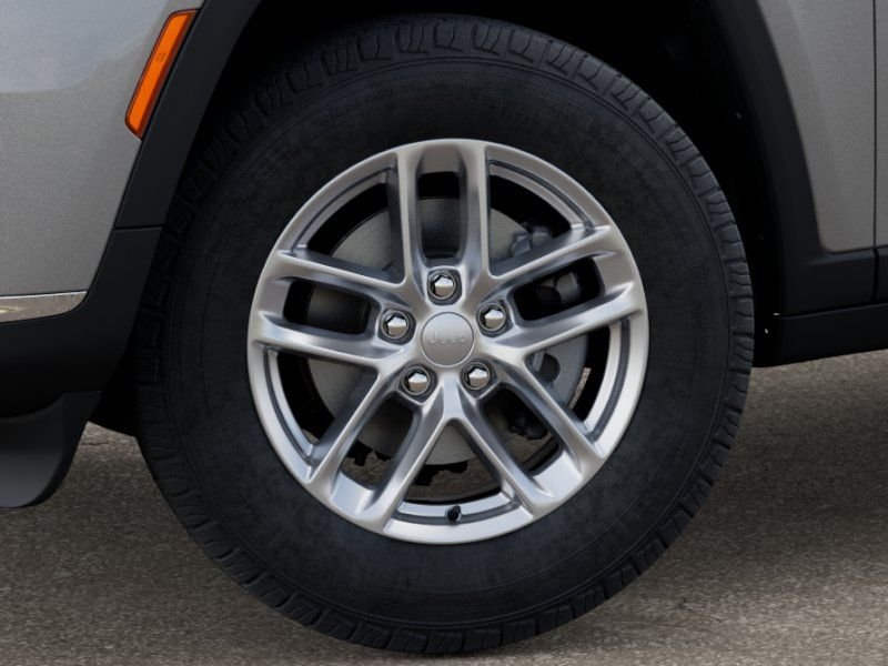 2025 Jeep Grand Cherokee Laredo photo 4