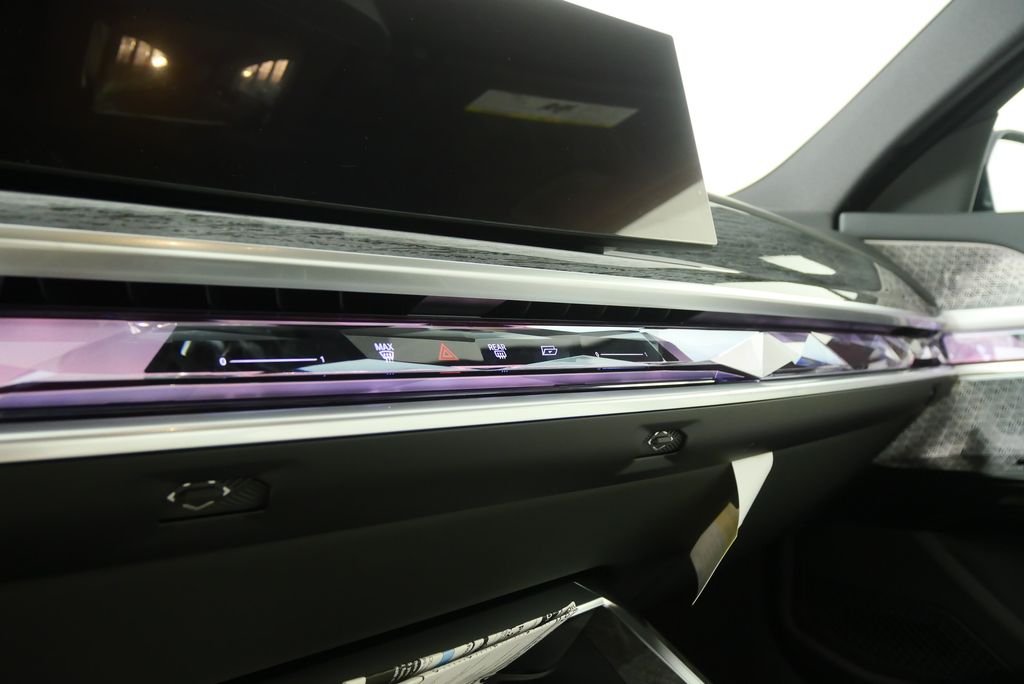 2026 BMW 7 Series 750e - Photo 22