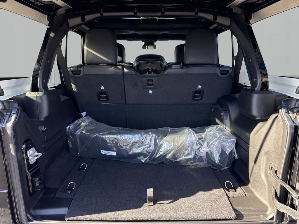 2025 Jeep Wrangler 4-Door Sahara - Photo 32