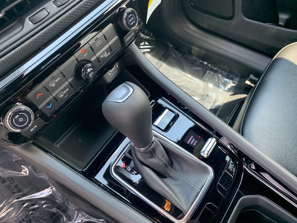 New 2026 Sting-Gray Clear-Coat Exterior Paint Jeep Latitude image 21