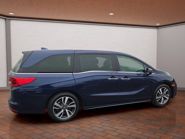 Used 2023 Obsidian Blue Pearl Honda Touring image 3