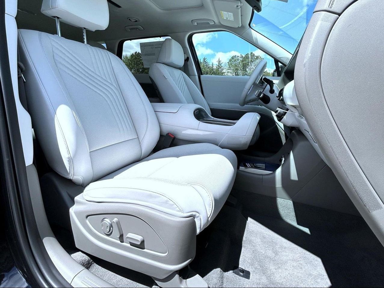 New 2026 Black Hyundai SEL Premium image 15