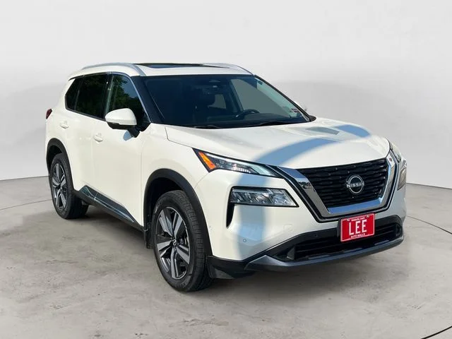 Used 2023 White Nissan SL image 7