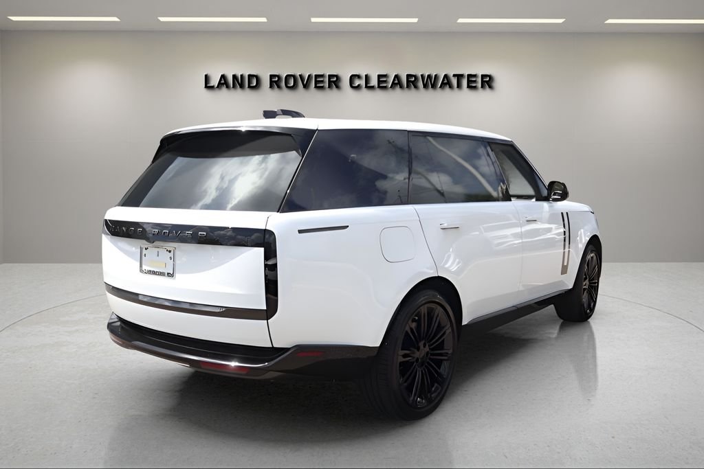 New 2026 Fuji White Land Rover SE image 5