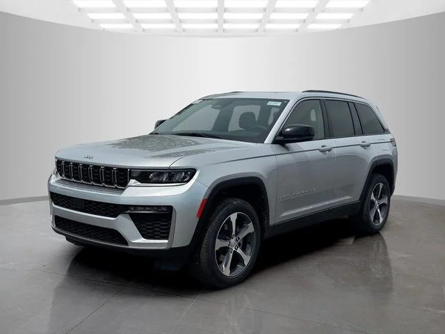 New 2026 Silver Zynith Exterior Paint Jeep Limited image 3