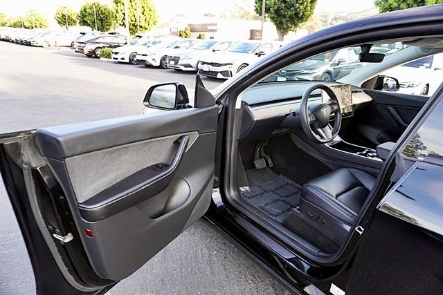 Used 2020  Tesla Long Range image 39
