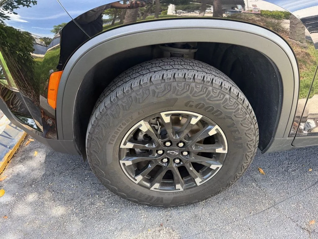 Used 2024 Black Chevrolet Z71 image 4