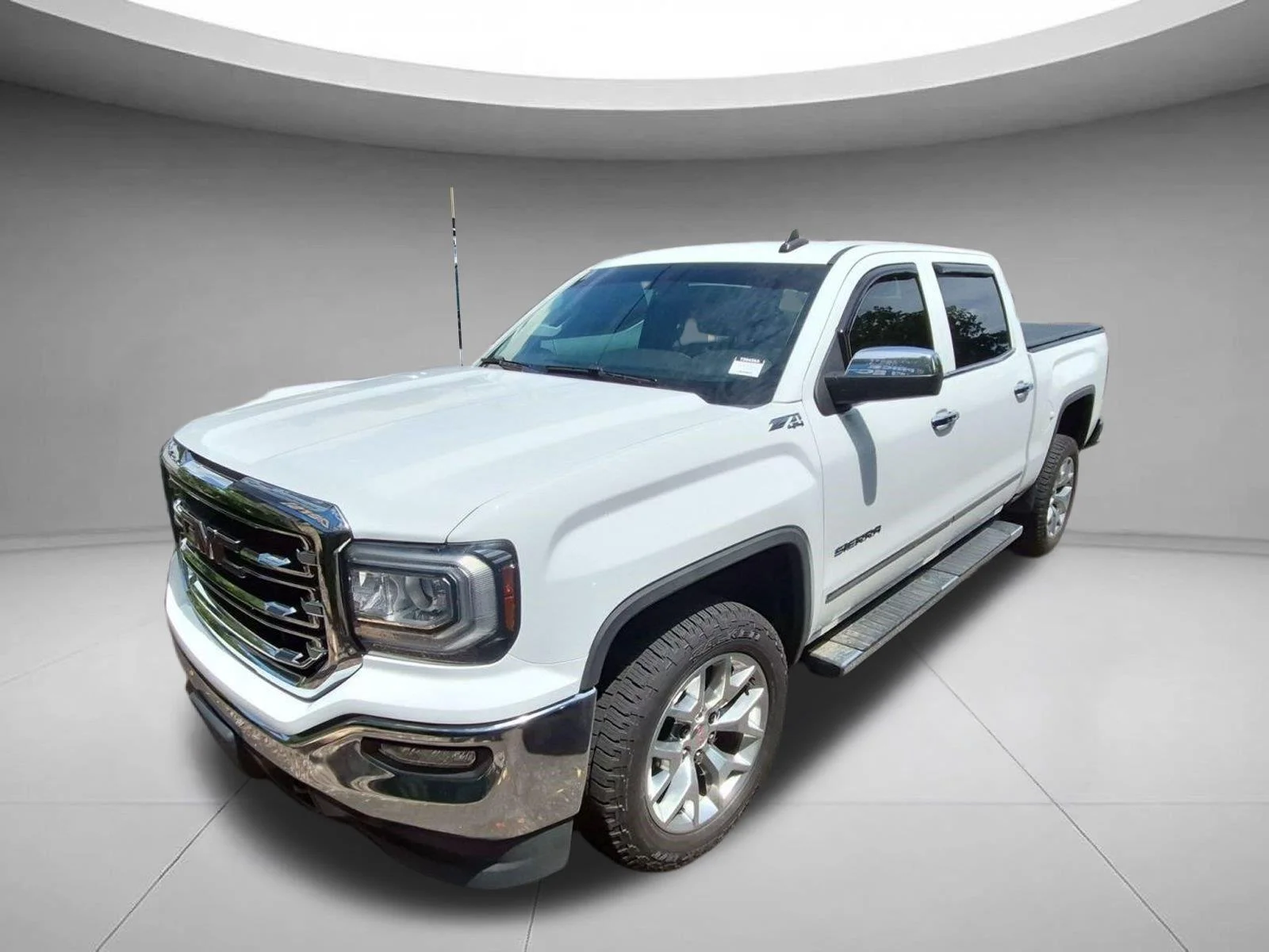 Used 2018 Summit White GMC SLT image 1