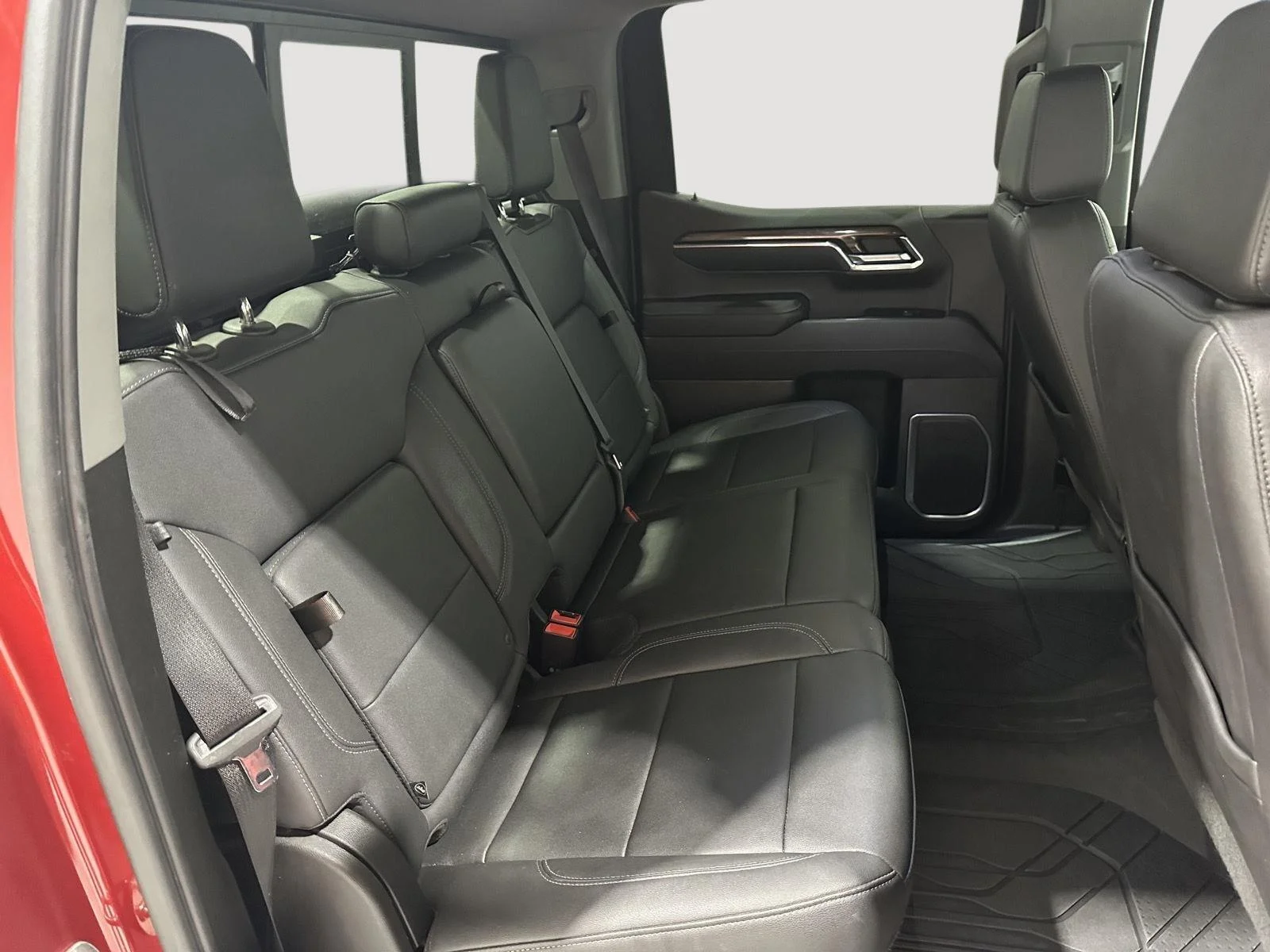 Used 2023 RADIANT RED TINTCOAT Chevrolet LT image 25
