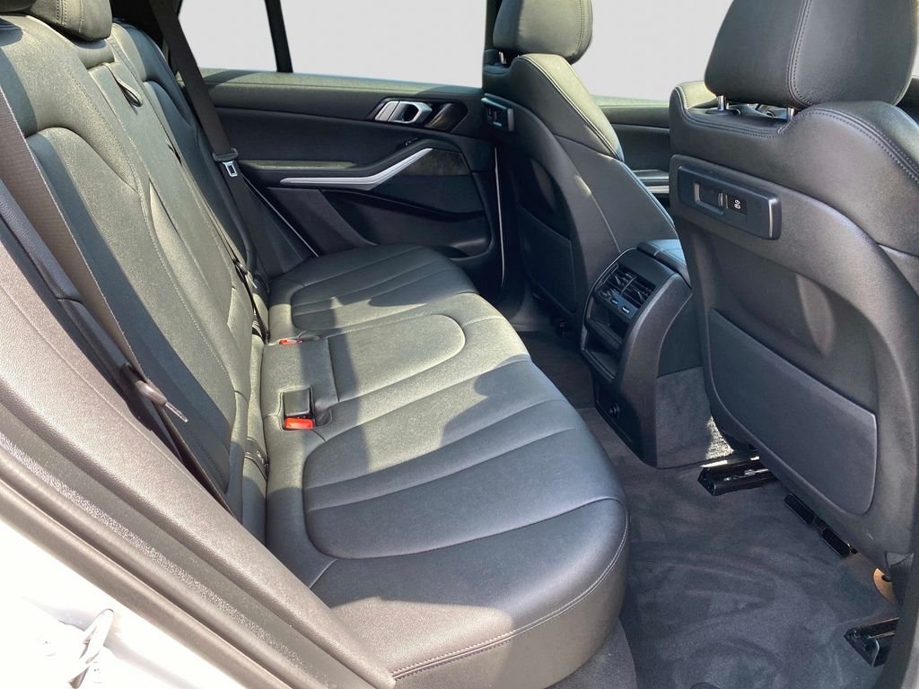 Used 2022 White BMW xDrive45e image 28