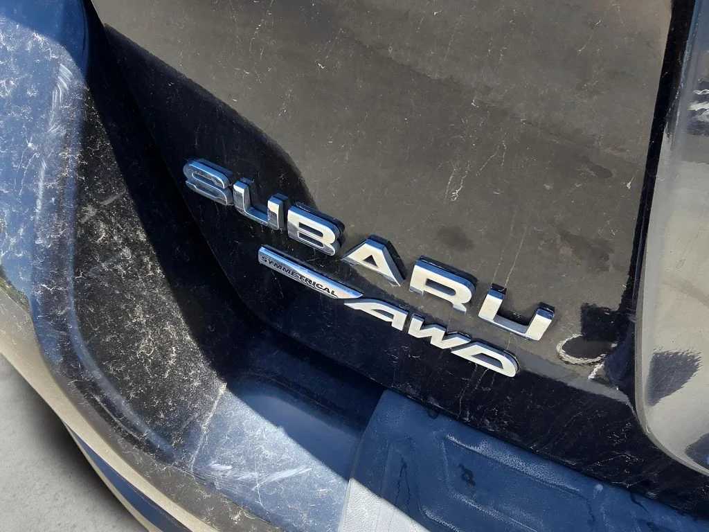 Used 2016 Crystal Black Silica Subaru Limited image 16