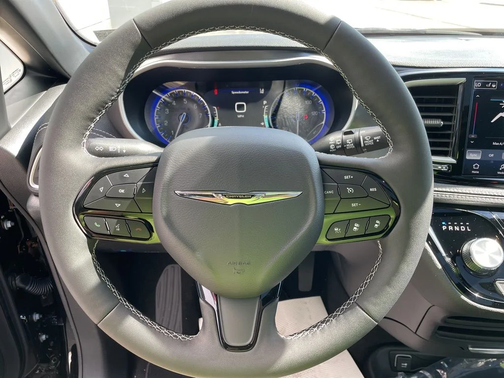 2026 Chrysler Pacifica Select - Photo 21