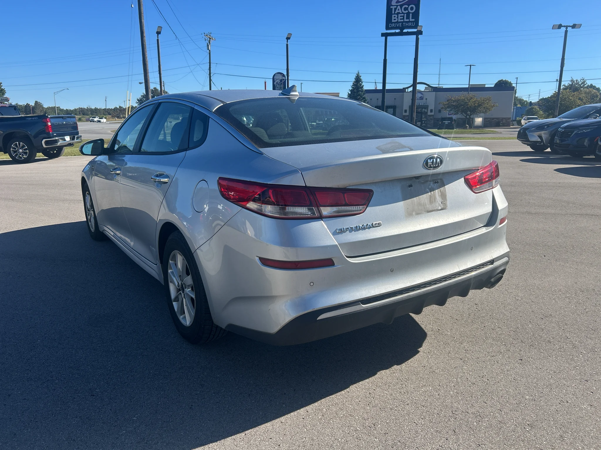 Used 2019 Sparkling Silver Kia LX image 4