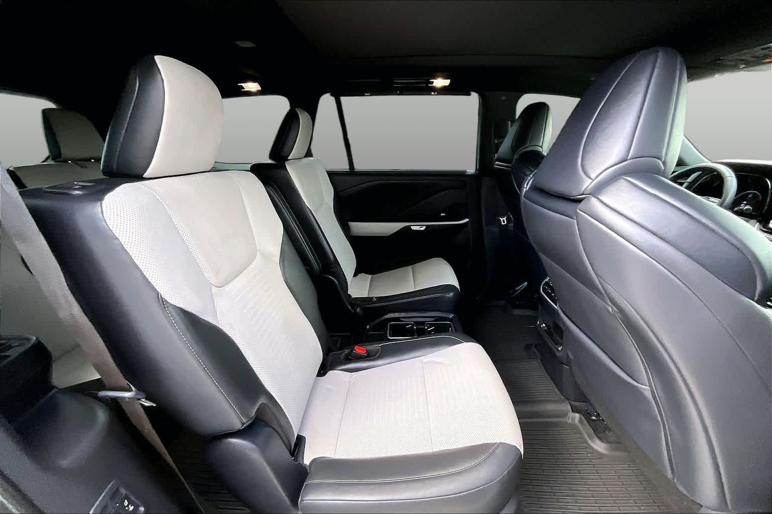 Certified Used 2025 WIND CHILL PEARL Lexus F SPORT Handling image 20