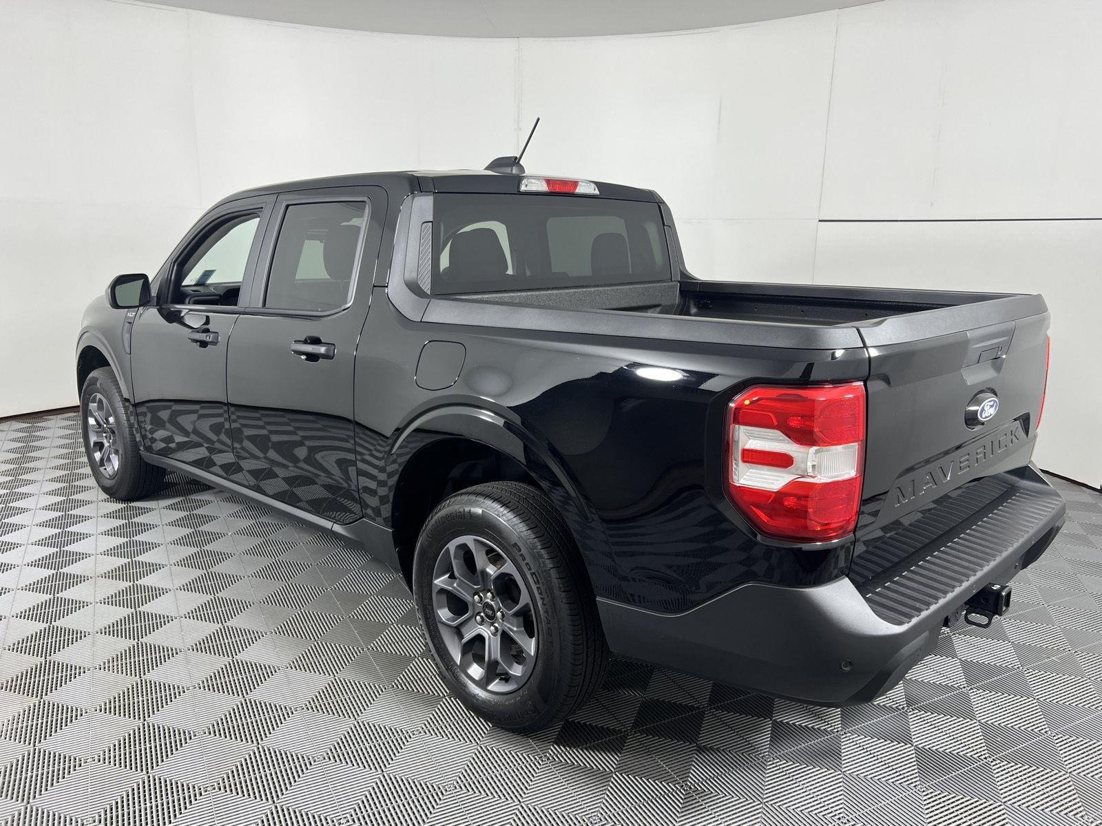 Used 2025 Shadow Black Ford XLT image 8