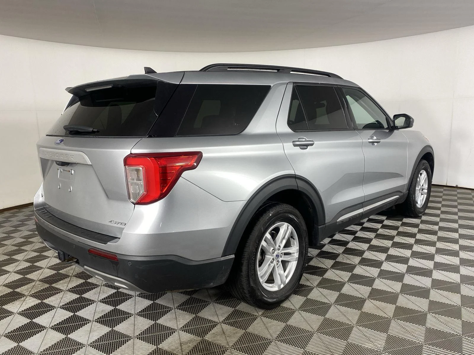 Used 2023 Iconic Silver Ford XLT image 10