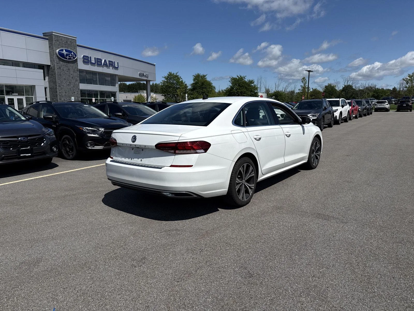 Used 2022 Pure White Volkswagen 2.0T SE image 4