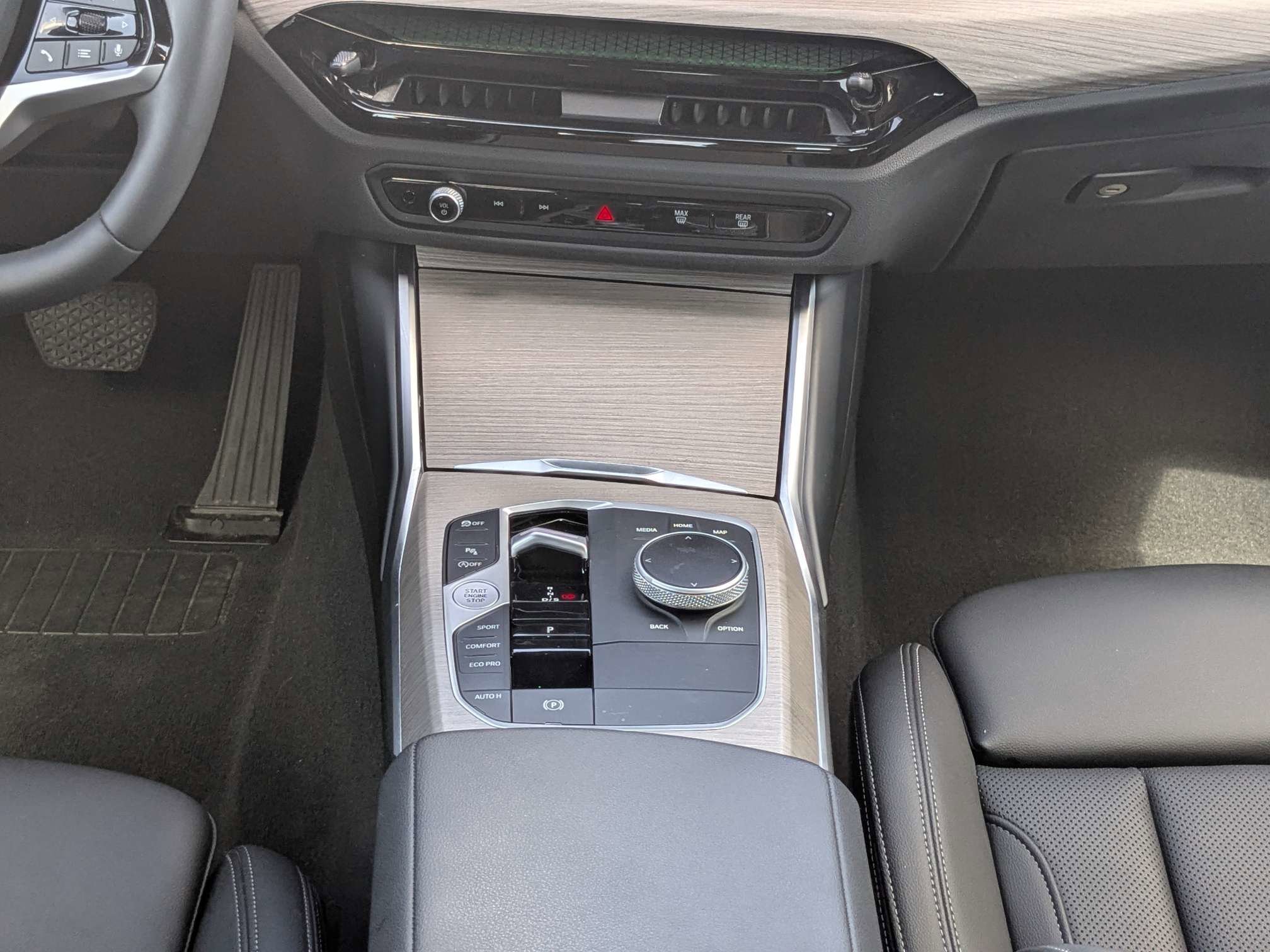 2025 BMW 3 Series 330i - Photo 19