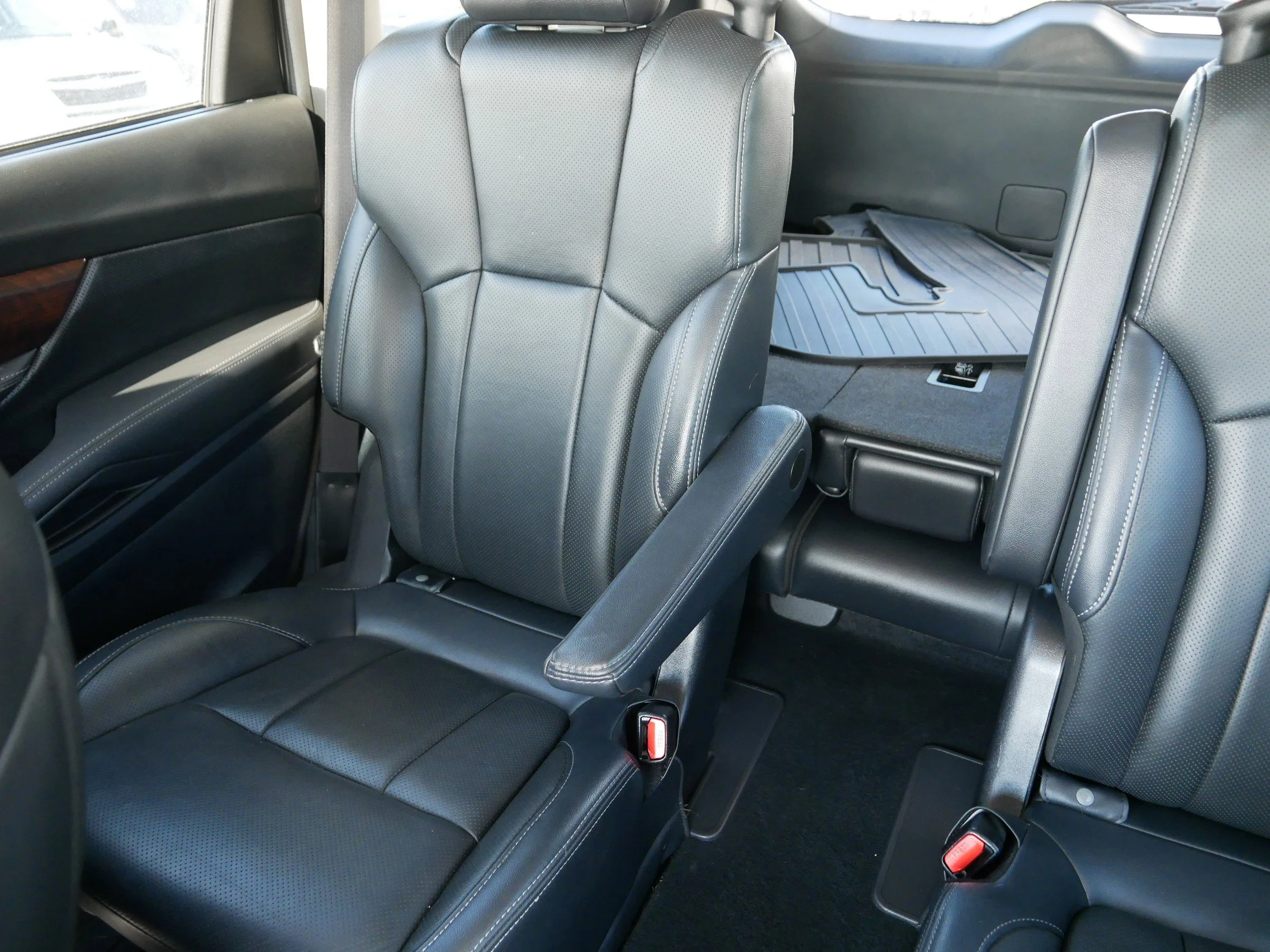 Used 2023 Crystal Black Silica Subaru Touring image 12