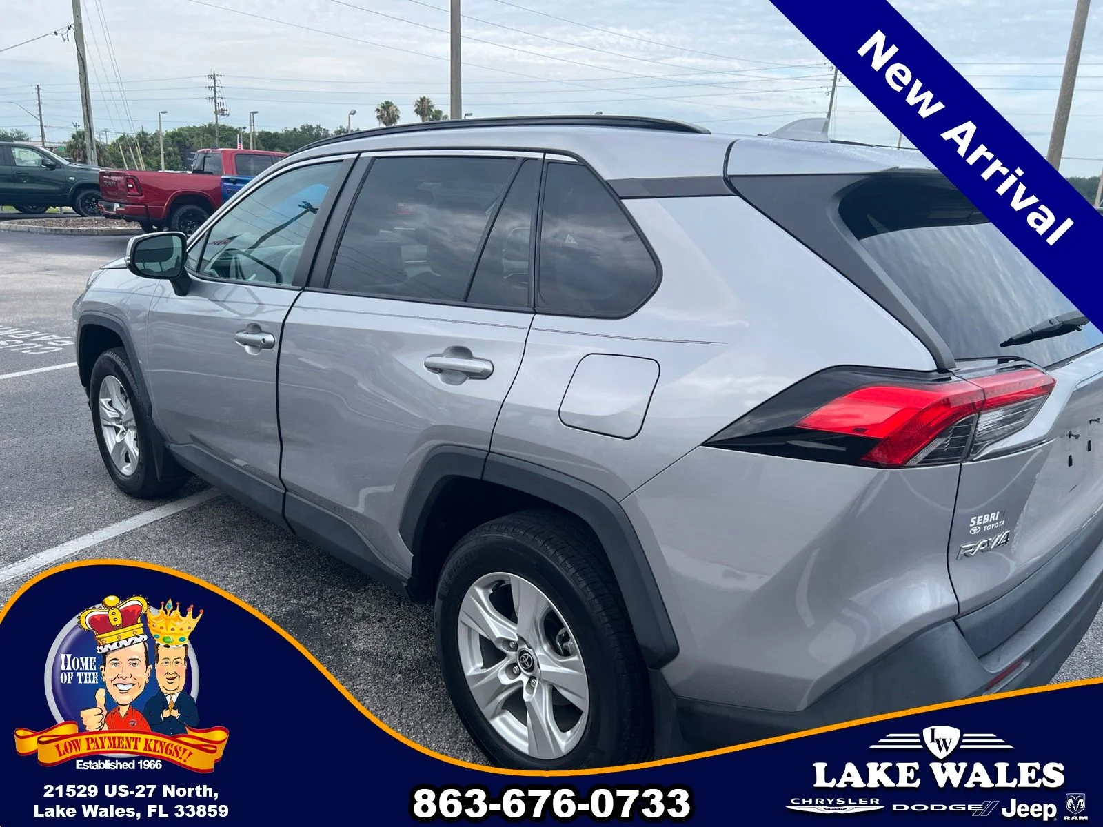 Used 2021 Silver Toyota XLE image 5