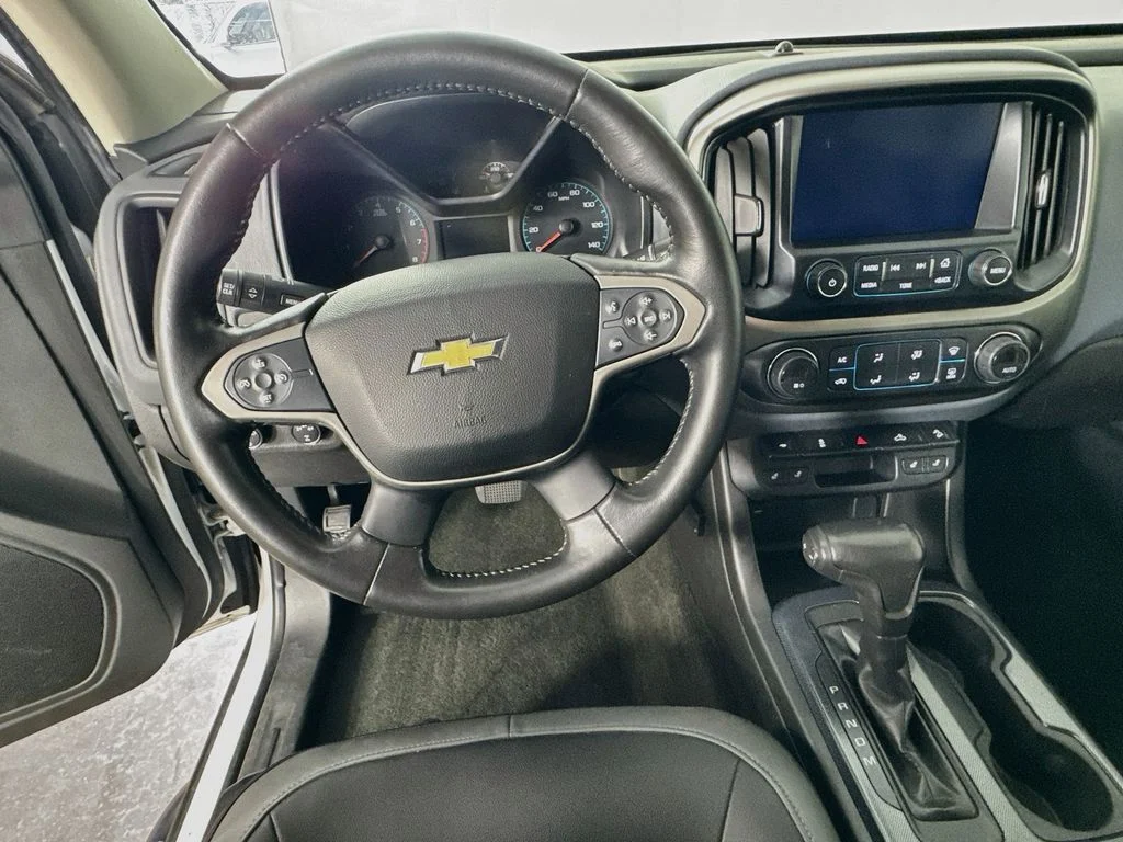 Used 2015 White Chevrolet Z71 image 11