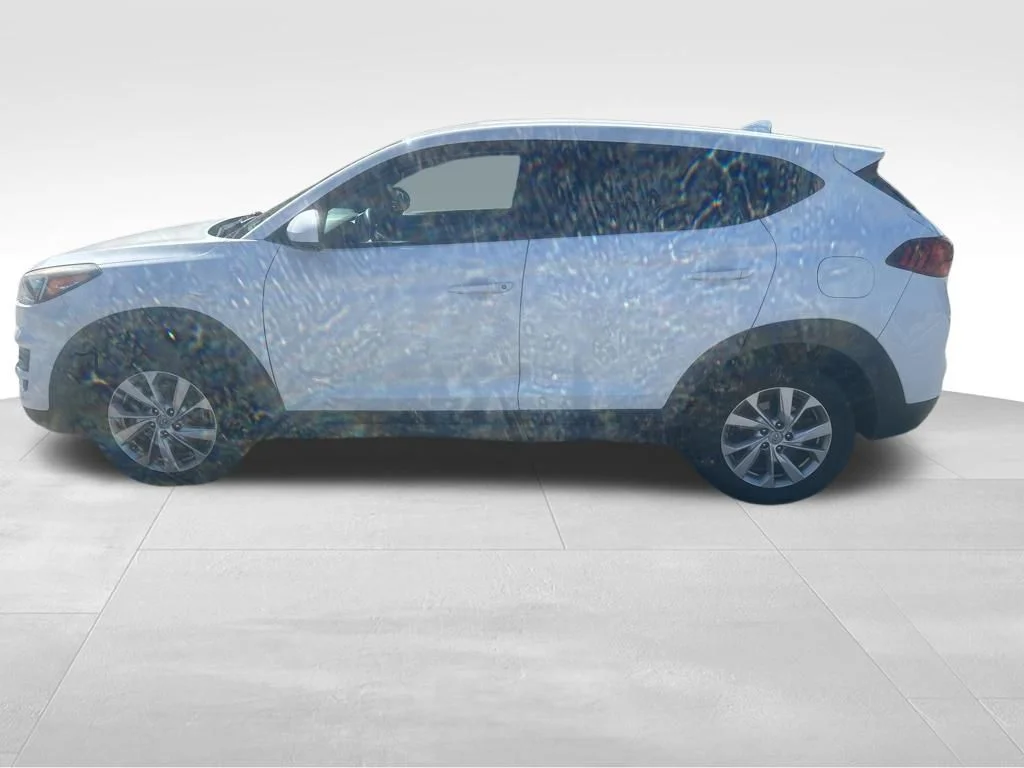 Used 2019 White Hyundai SE image 12