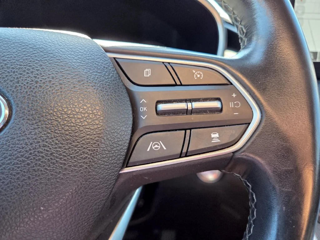 Used 2023 Silver Hyundai SEL image 14