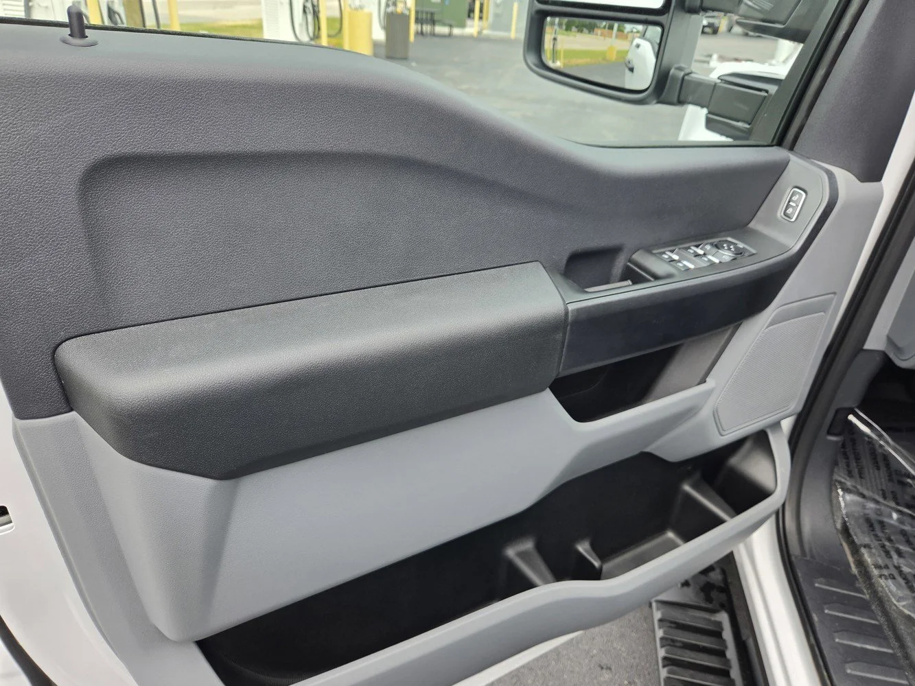 New 2026 Oxford White Ford XL image 23
