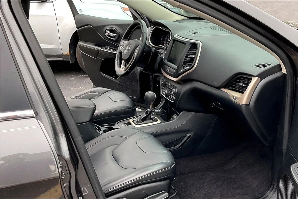 Used 2016 Gray Jeep Limited image 8