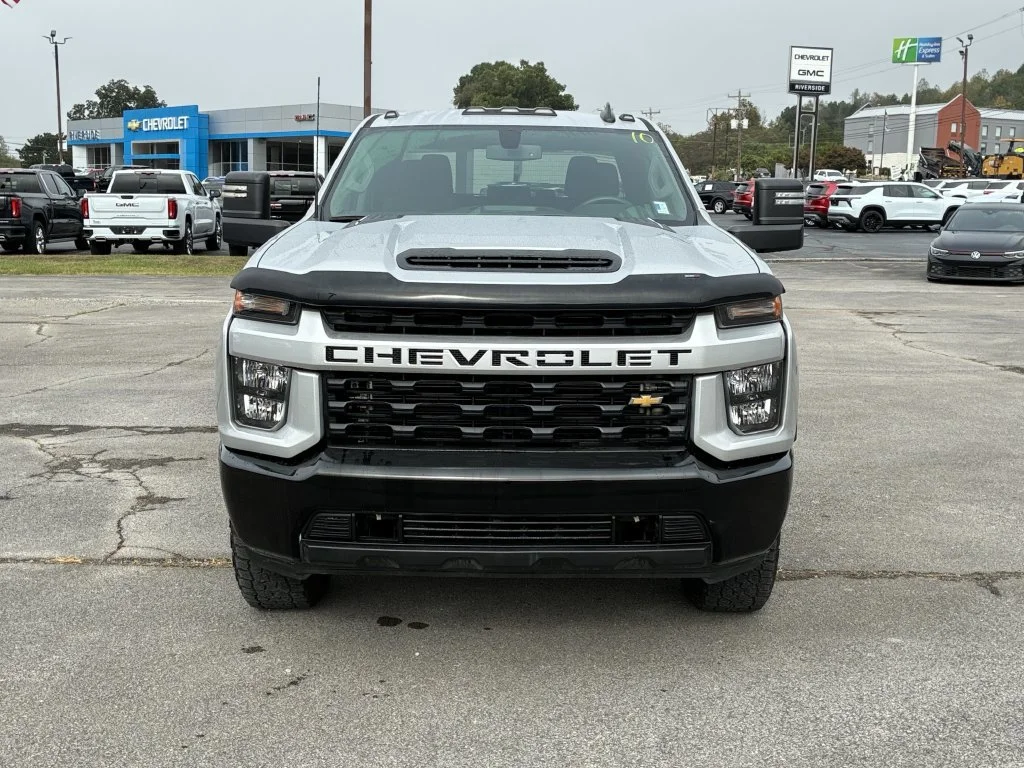 Used 2021 SILVER ICE METALLIC Chevrolet Custom image 9