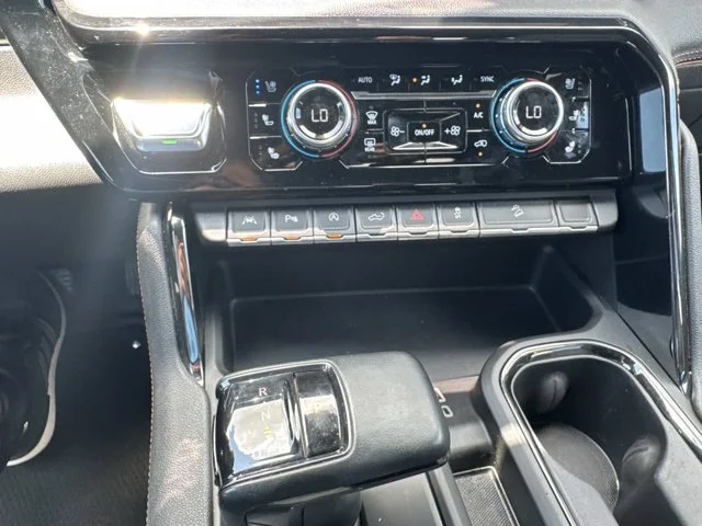 Used 2024 White GMC AT4 image 41