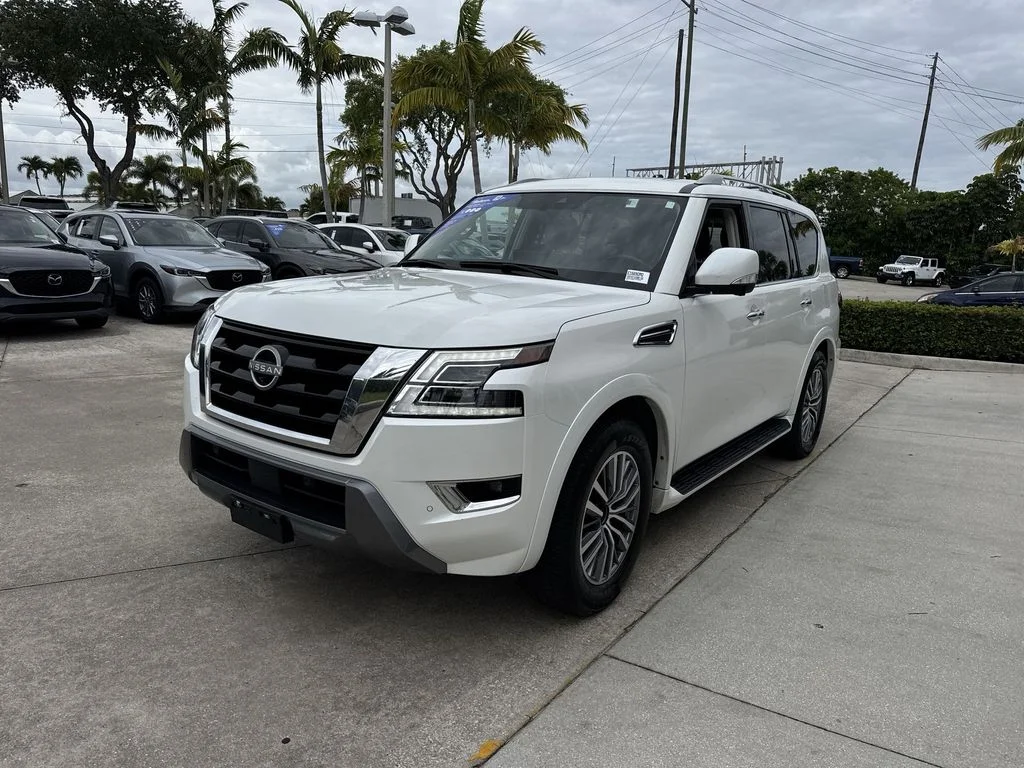 Used 2024 Aspen White Nissan SL image 9
