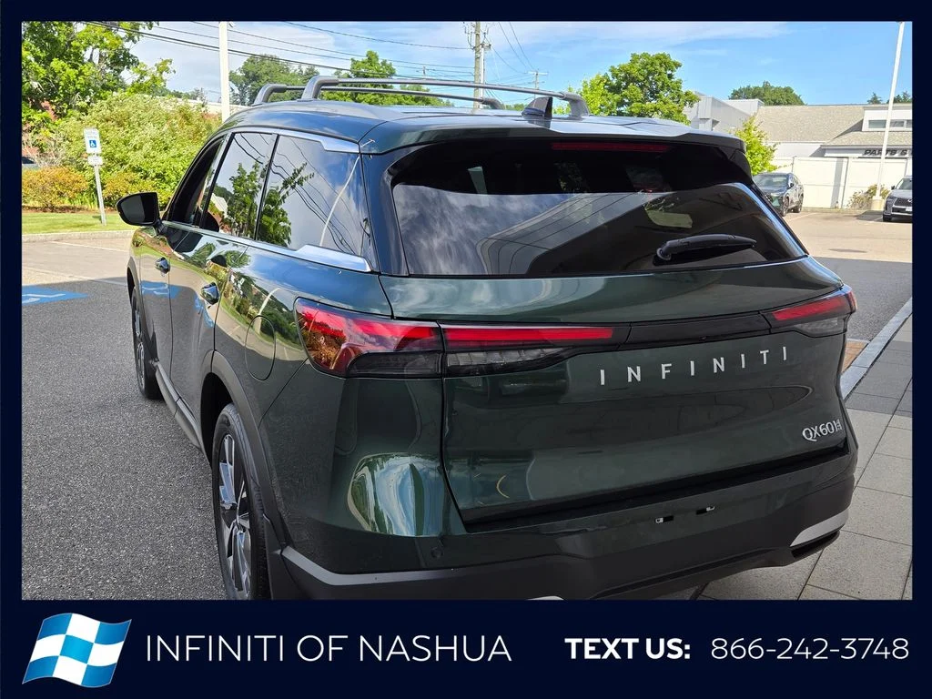 New 2027 DEEP EMERALD INFINITI Luxe AWD image 12