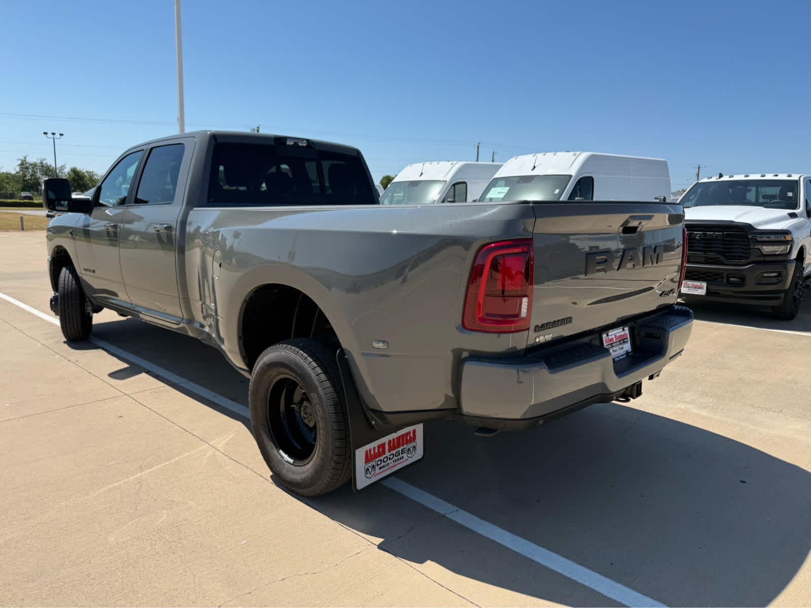 New 2026 Ceramic Gray Clear-Coat Exterior Paint RAM Laramie image 10