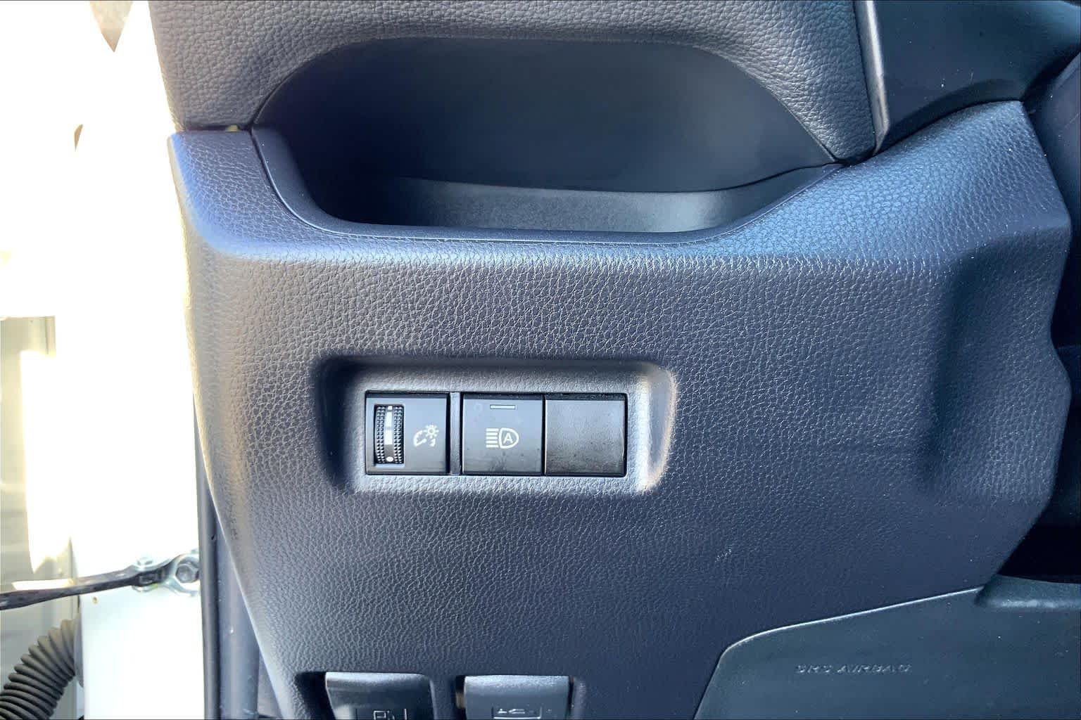 Used 2025 Ice Cap Toyota XLE image 33