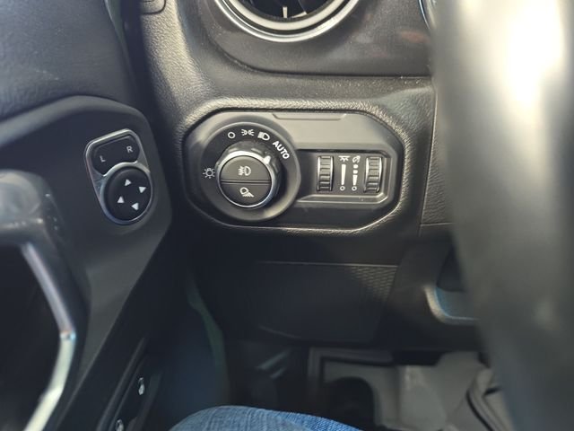 Used 2022 Green Jeep Sport image 20
