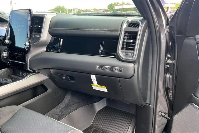 New 2026 Granite Crystal Metallic Clear-Coat Exterior Paint RAM Laramie image 29