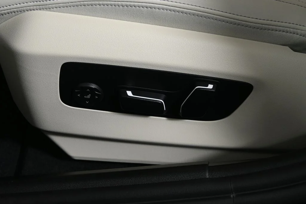 Used 2026 Black BMW 530i xDrive image 27