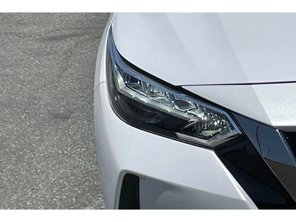 Used 2022 Aspen White TriCoat Pearl Nissan SR image 38