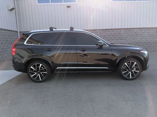 Used 2023 Onyx Black Metallic Volvo  image 2