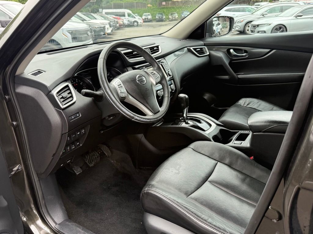 Used 2015 Green Nissan SL image 17