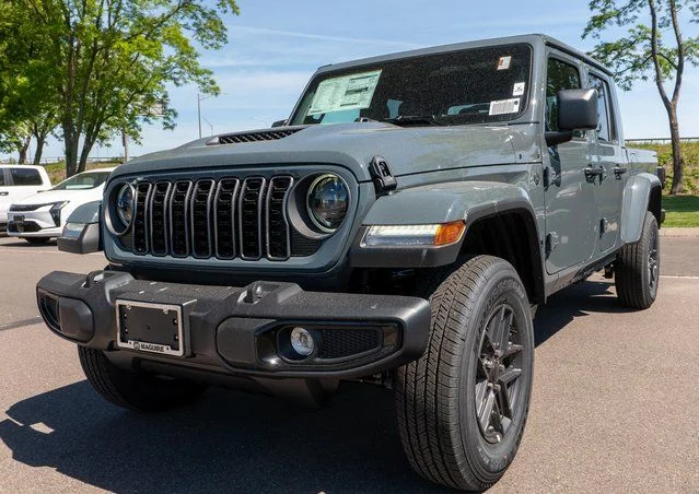 New 2026 Anvil Clear-Coat Exterior Paint Jeep Sport S image 2