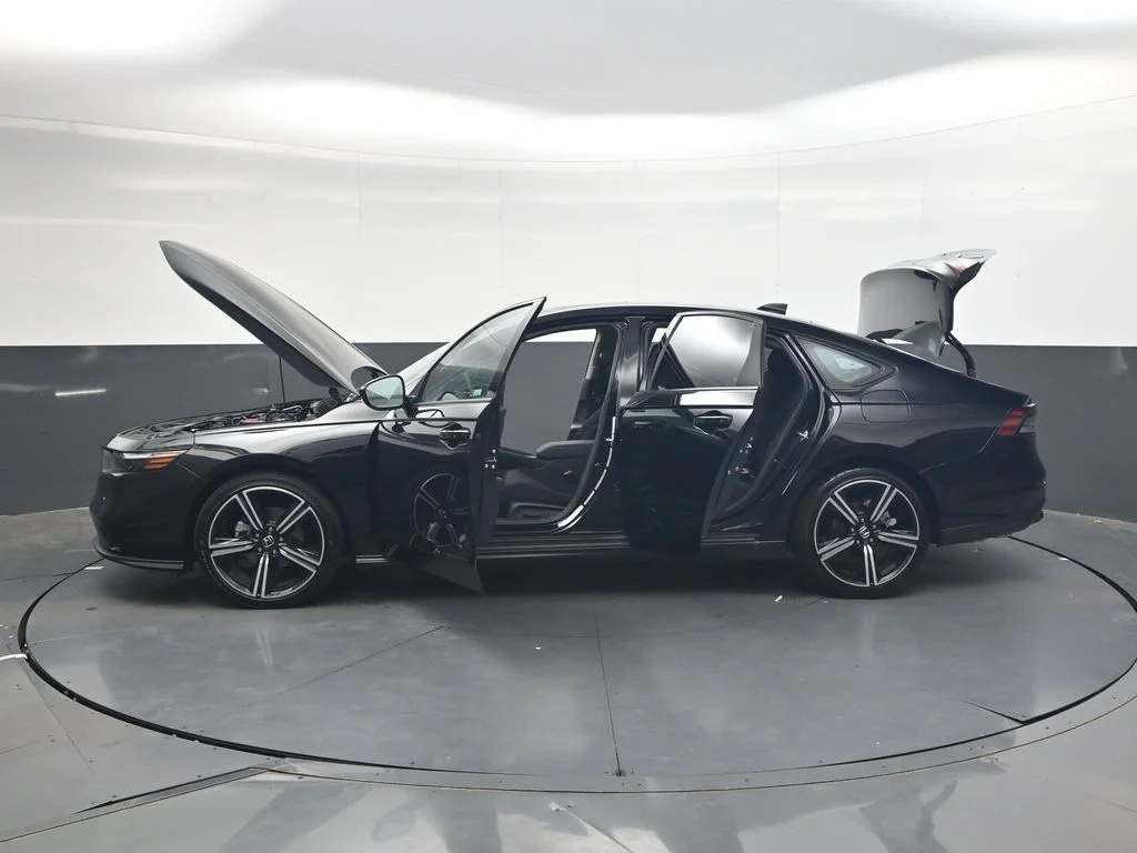 Used 2026 Crystal Black Pearl Honda SE image 37