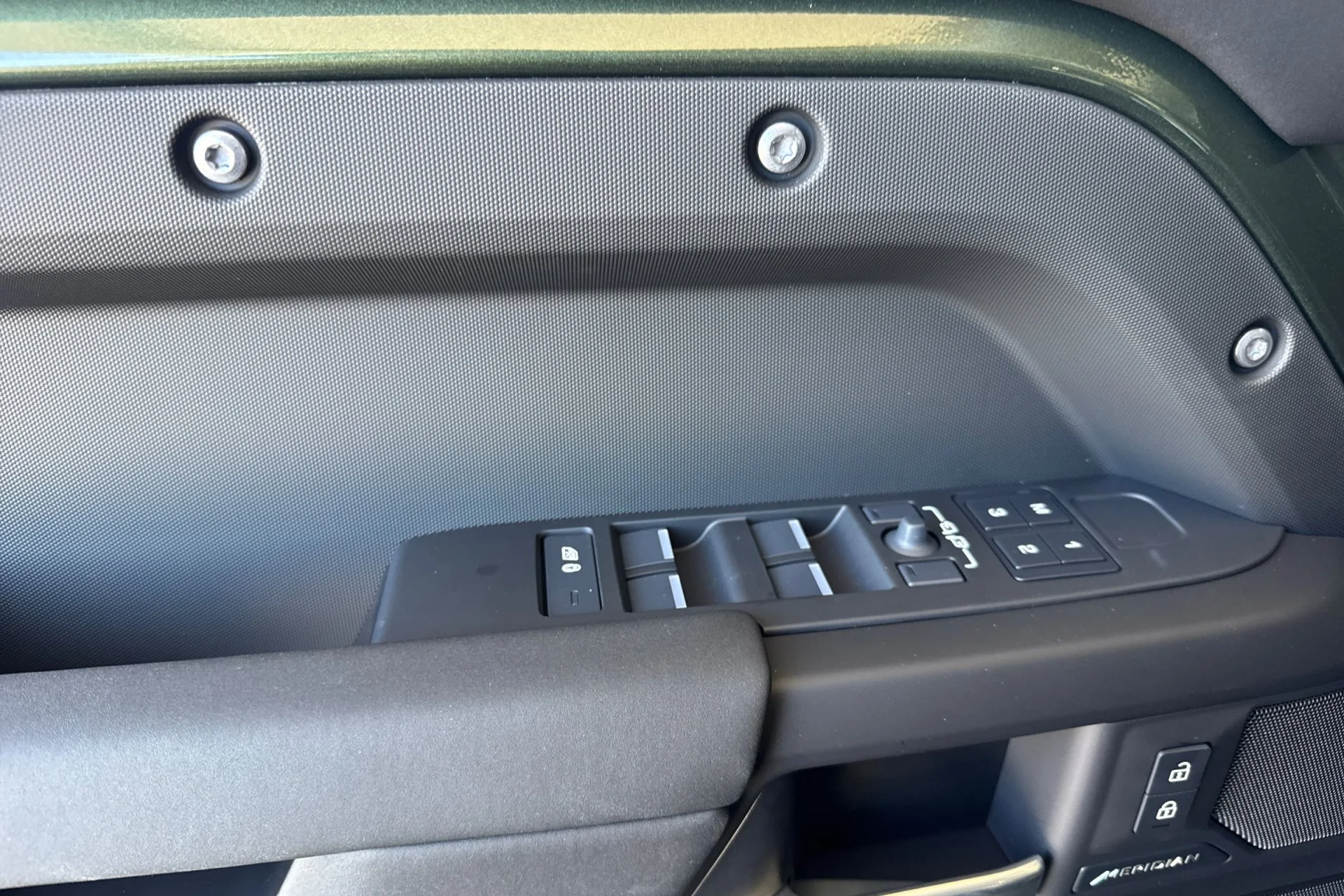 New 2026 Woolstone Green Land Rover S image 14