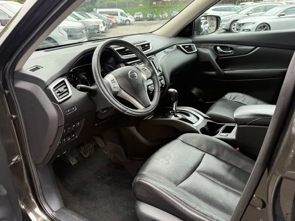 Used 2015 Black Nissan SL image 17